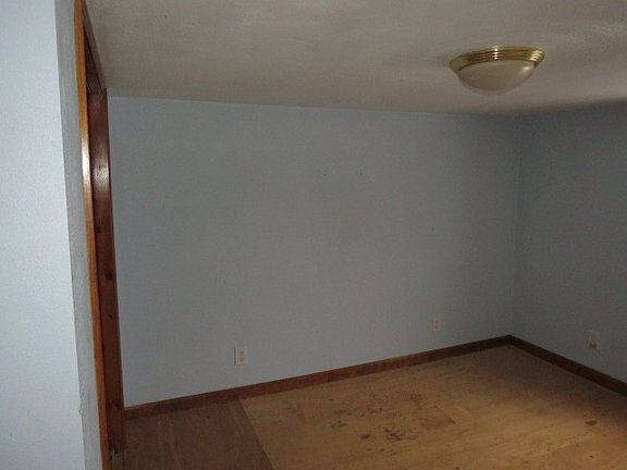 4th image of 223 Church St