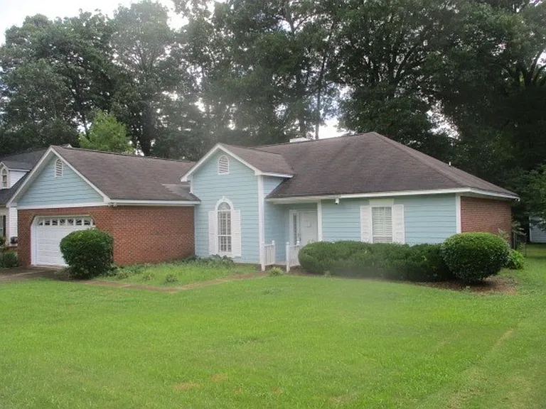 218 Hummingbird Ln — Photo 1