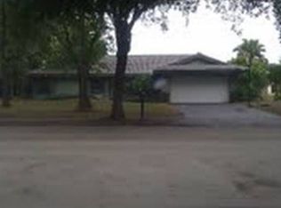 9219 Shadowwood Blvd, Coral Springs, FL 33071
