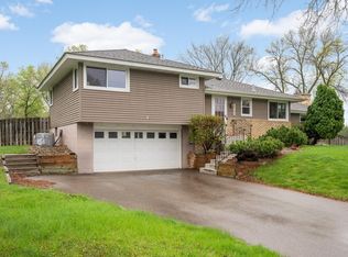 5703 Oakview Ln, Minnetonka, MN 55345