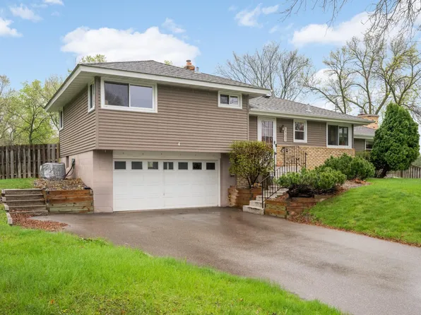 5703 Oakview Ln, Minnetonka, MN 55345