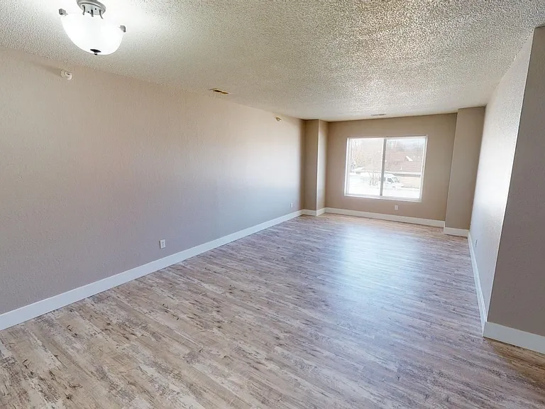 1201 S Hutchins Ave — Photo 8