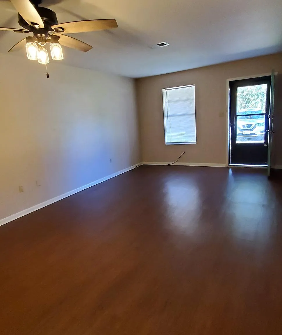 2 bed, 1014 sqft, $1,195 — Photo 2