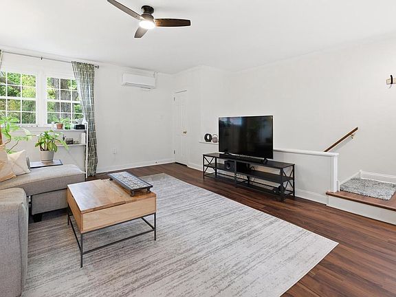 3rd image of 207 Yardley Cmns
