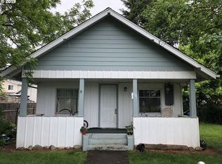 1041 E Jefferson Ave, Cottage Grove, OR 97424