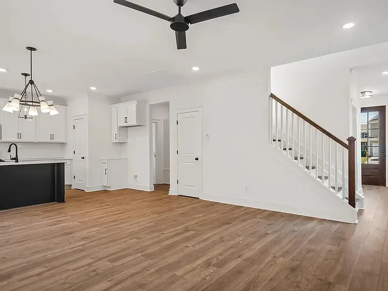 8824 Credence Dr — Photo 3