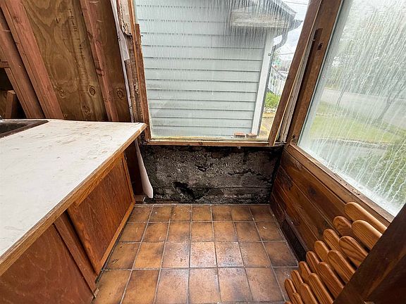 3rd image of 2408 2nd Ave