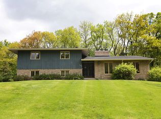 1220 Urbandale Ln N, Plymouth, MN 55447