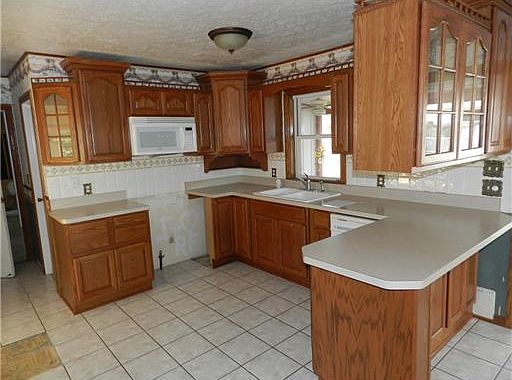 4th image of 52020 Justine Dr