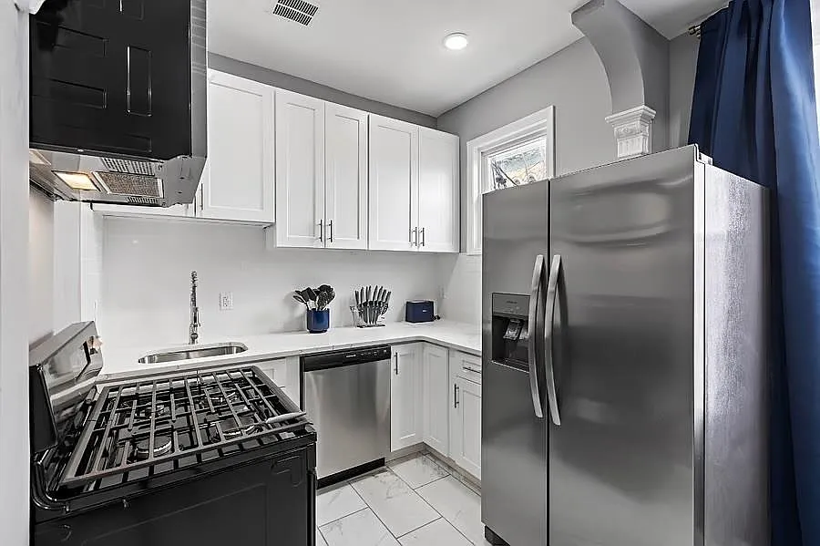 5 bed, 1.5 bath, 1700 sqft, $5,000 — Photo 3