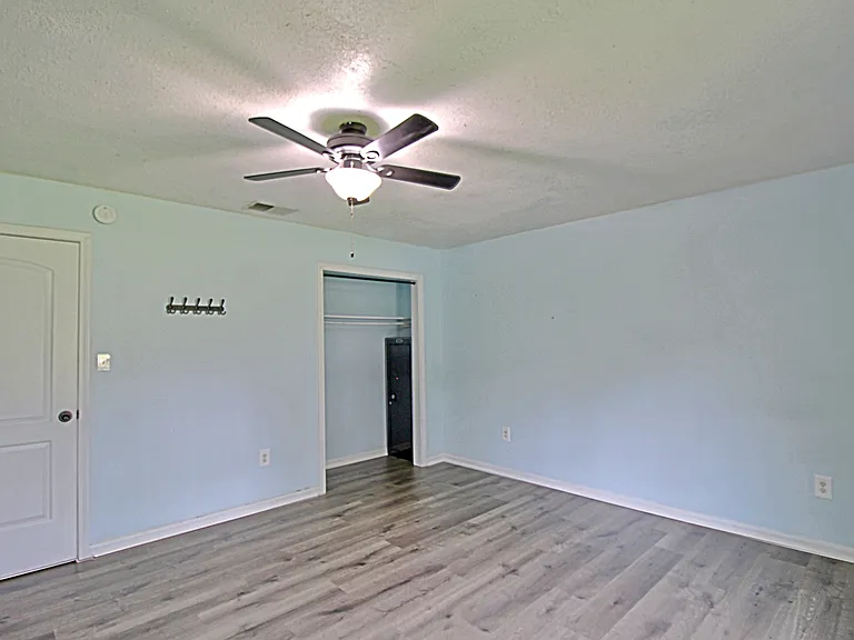 1062 Kelly Dr — Photo 22