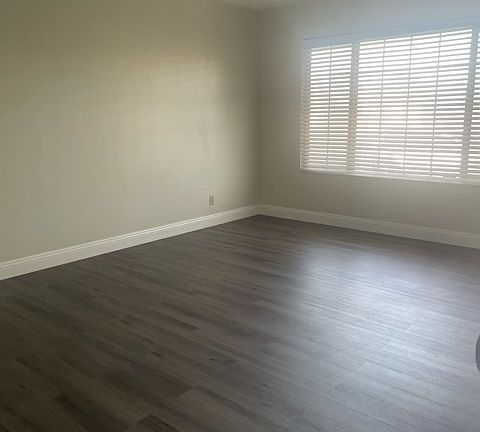 4th image of 2471 Regal Dr