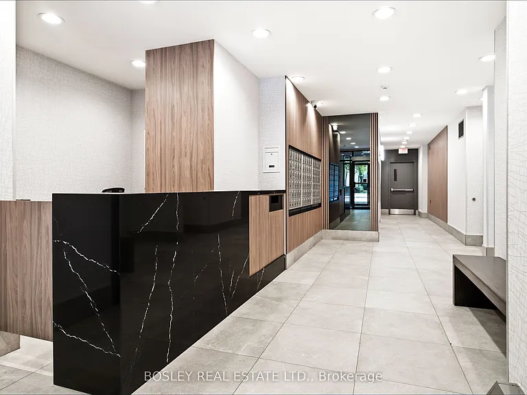 140 W Bathurst St #803 — Photo 33