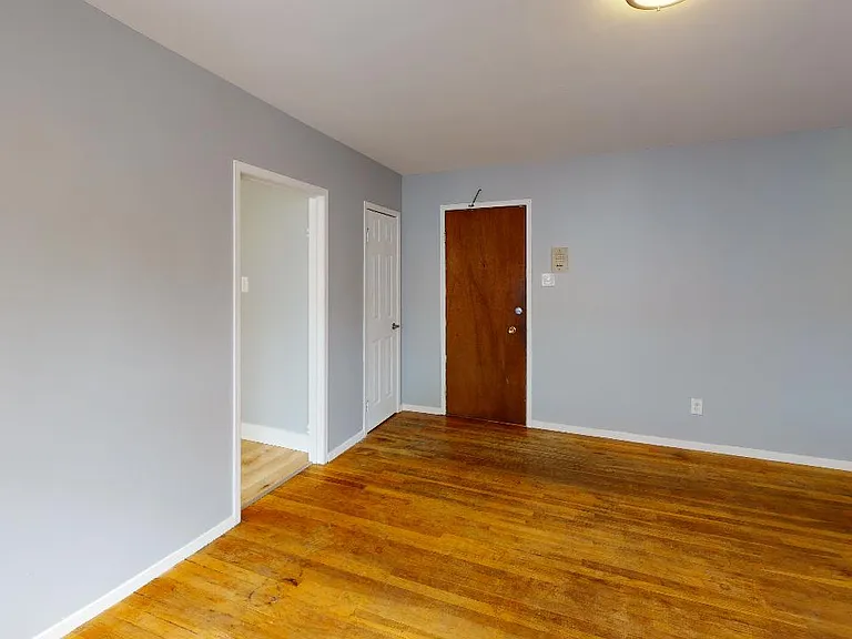 1143 Queen St #32 — Photo 9