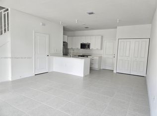 8736 NW 49th St, Miami, FL 33165