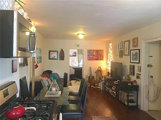 Rented by R New York | media 18