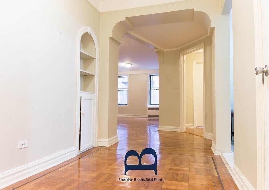 1st image of 200 E 18th St #1K