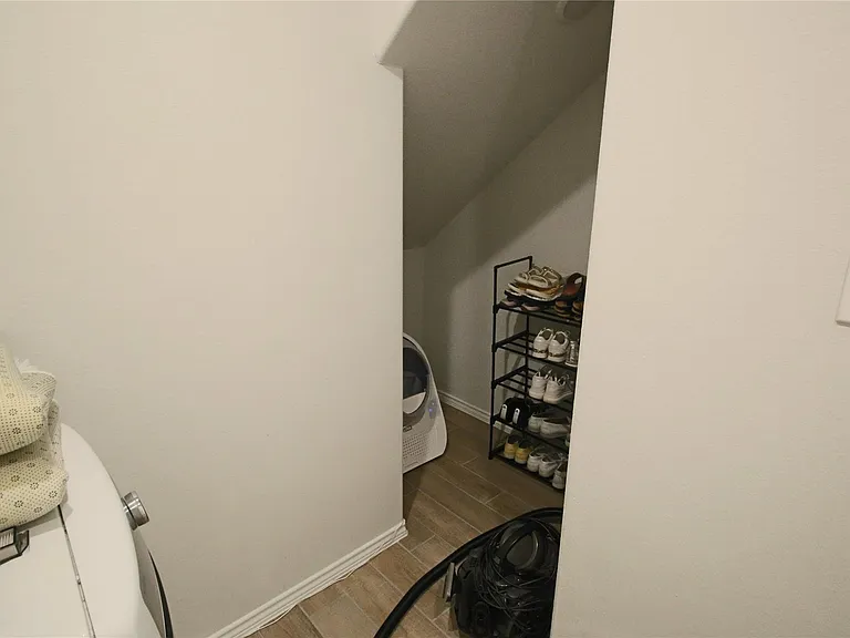 24727 Tanoureen Dr — Photo 8