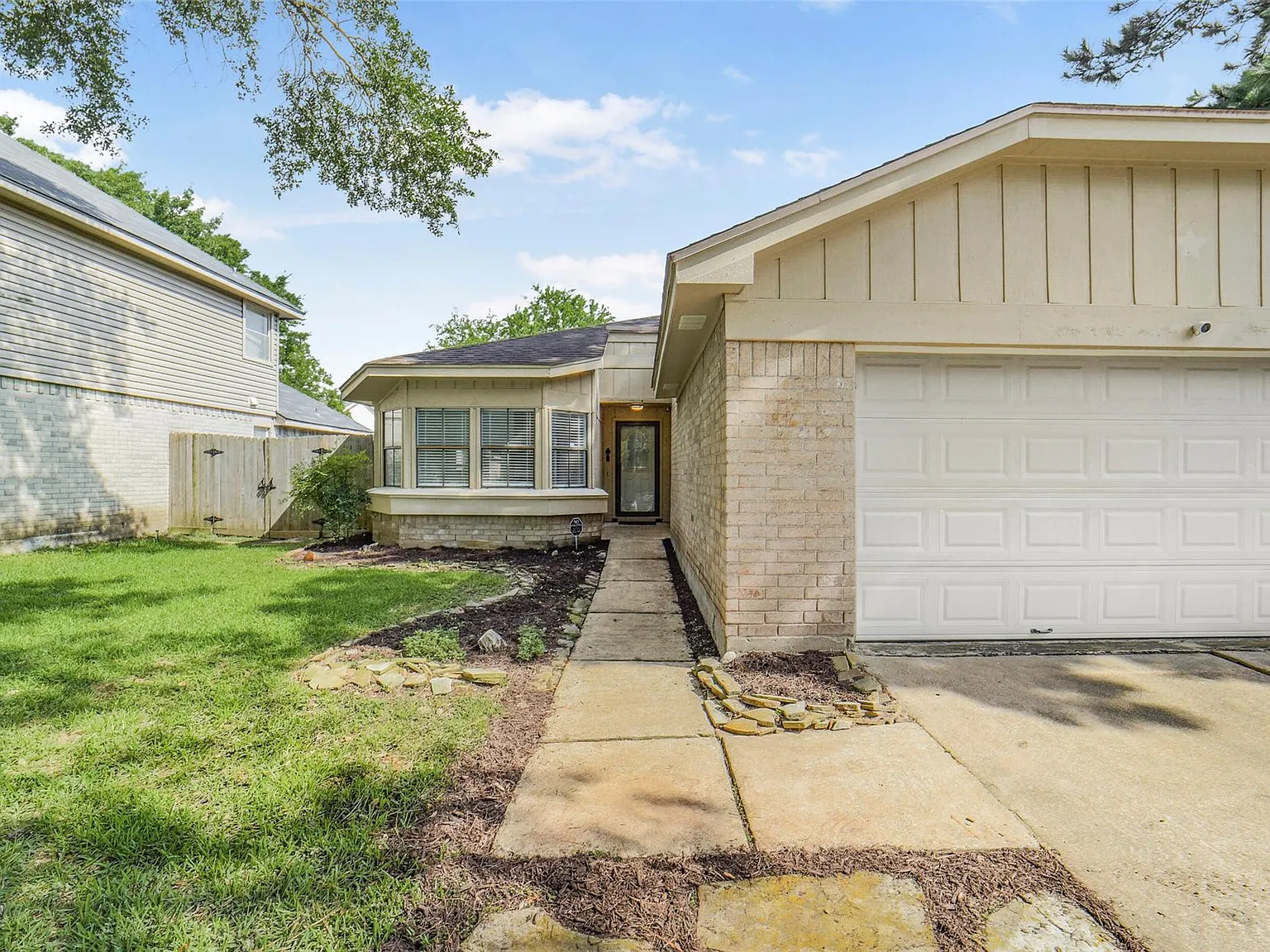 3 bed, 2.0 bath, 1365 sqft, $1,700 — Photo 4