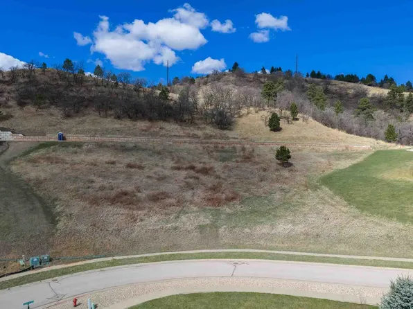 2221 Saddle Horn Dr, Spearfish, SD 57783