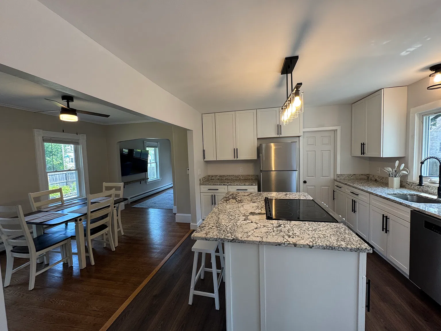 2 bed, 950 sqft, $2,800 — Photo 2