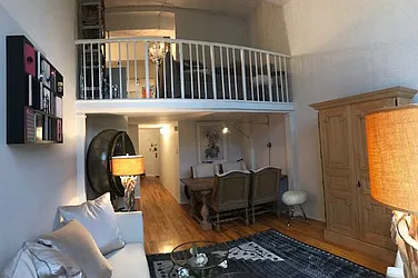 Rented by La Seven Inc.