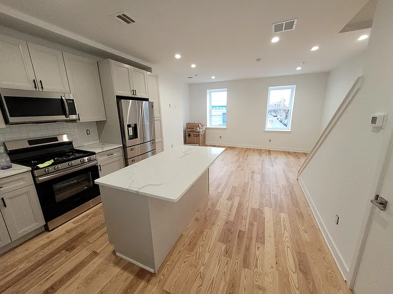 223 E Girard Ave #1R — Photo 21