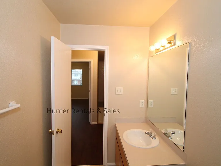 4203D Alan Kent Dr — Photo 8