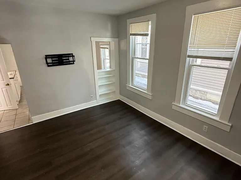 764 Capital Ctr #1 — Photo 2