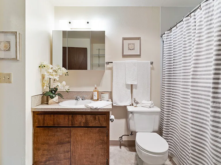 2229 Hawthorne St #C — Photo 8