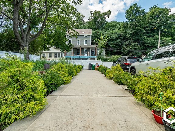 5th image of 67 Brewster St