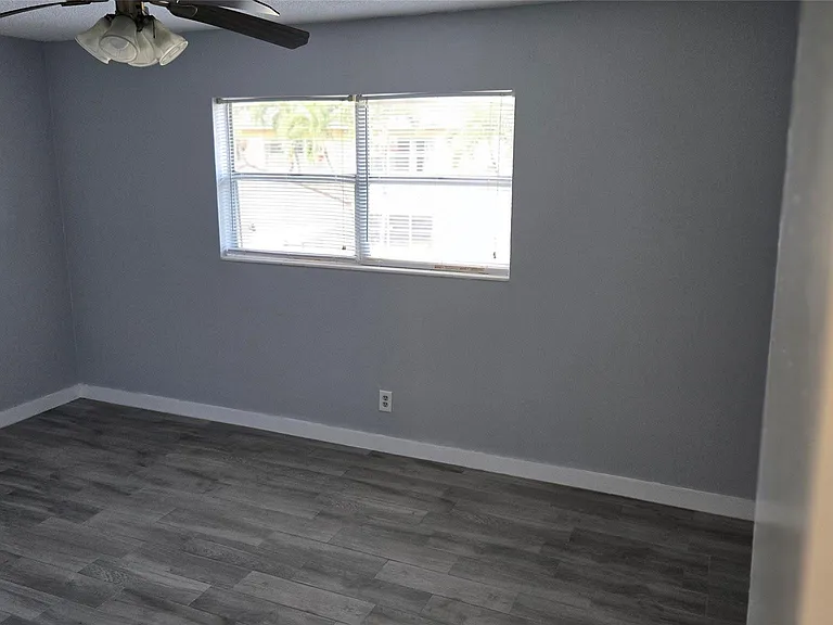 530 SE 2nd Ave #F24 — Photo 4