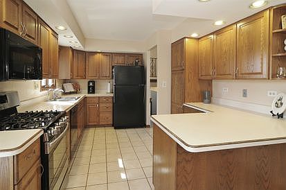 3rd image of 2219 N Kennicott Dr