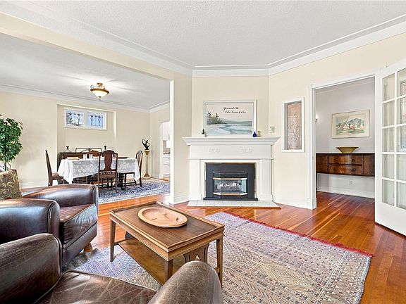 2nd image of 2449 Oregon Ave