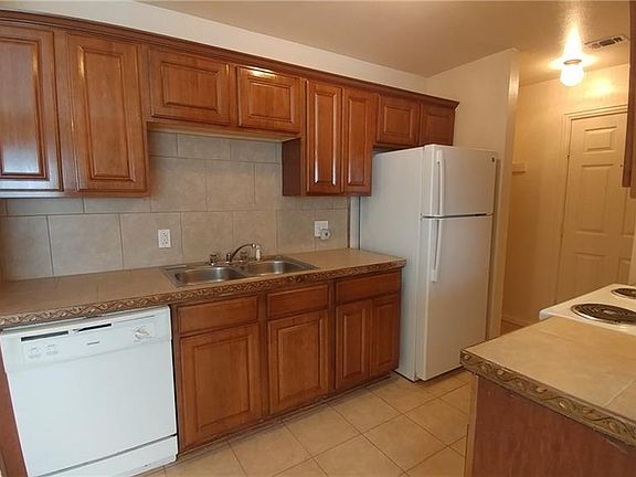 5th image of 3115 Lincoln Ave