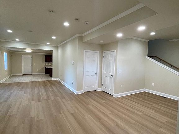 4th image of 3923 Fairview Ave