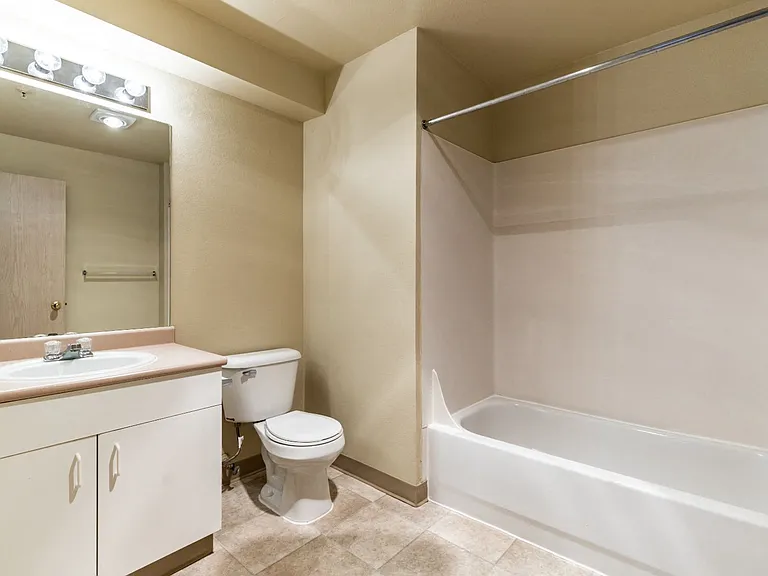 2050 Fraser St — Photo 15