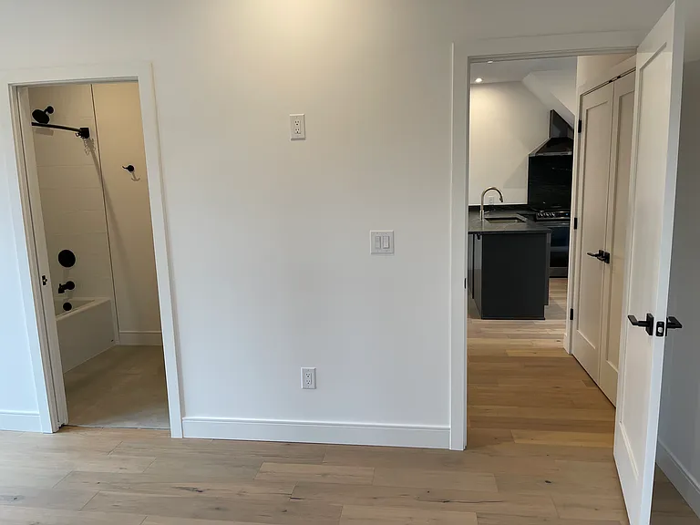 704 N Highland Ave #CARRIAGE HOUSE — Photo 5