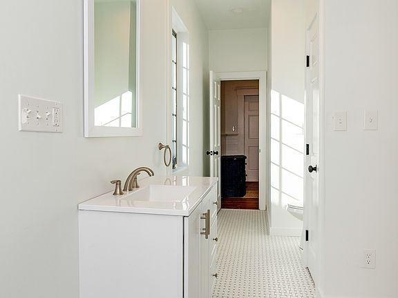 5th image of 27 Long St #25