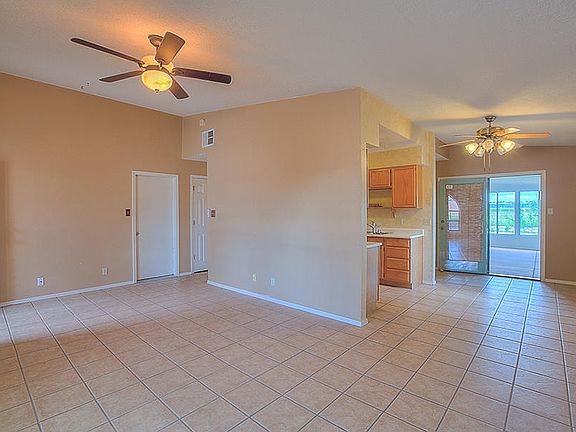 3rd image of 402 Calle Don Demetrio NE