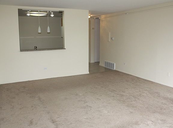 2nd image of 920 N Sterling Ave Unit 103