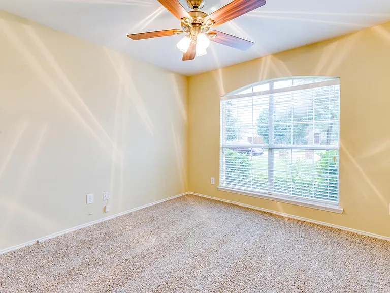 409 Knoll Park Ct — Photo 19