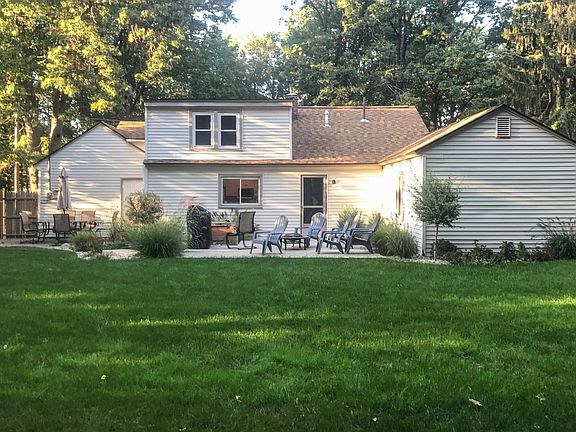 3rd image of 833 Wilson Ave