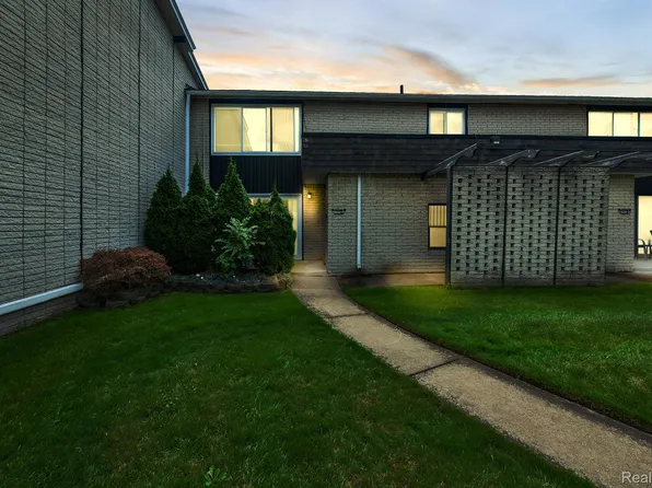 8232 Karam Blvd Unit 4, Warren, MI 48093
