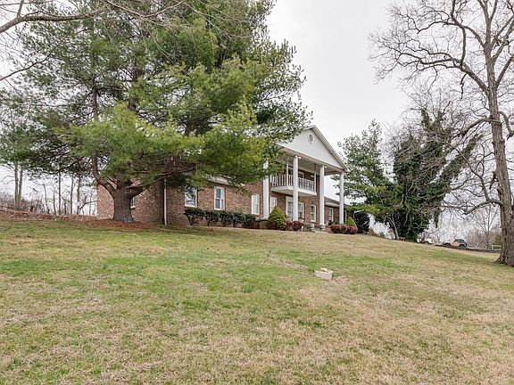3rd image of 1427 Horse Mountain Rd
