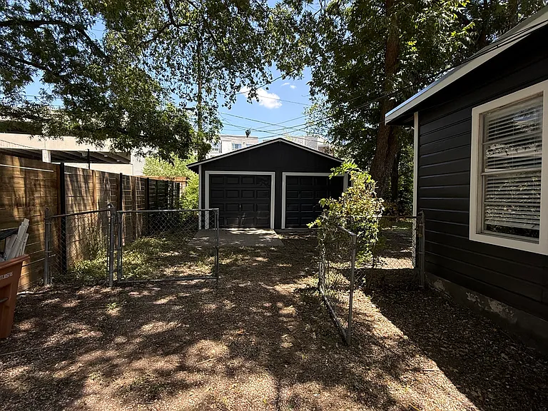 7011 Saint Johns Cir — Photo 2