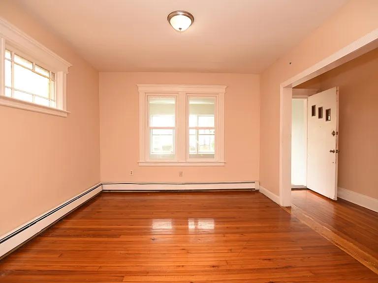 176 Adelaide St #1 — Photo 10