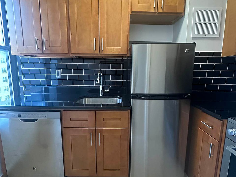 1st image of 200 W 15th St APT 7E