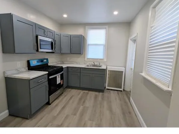 7127 Montague St, Philadelphia, PA 19135