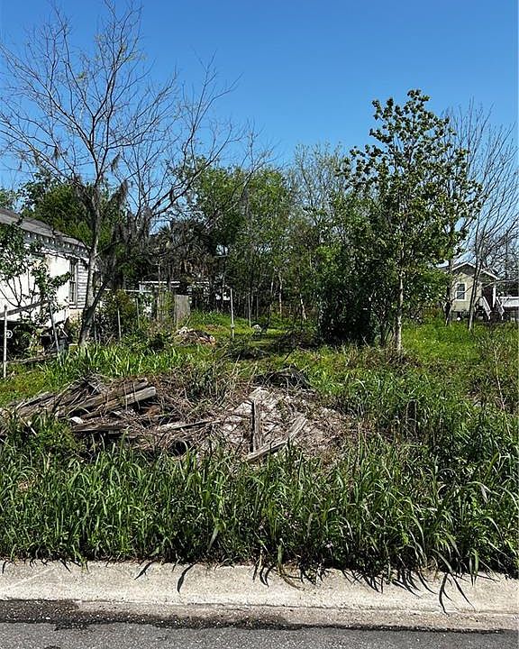 2nd image of 1811 Montegut St